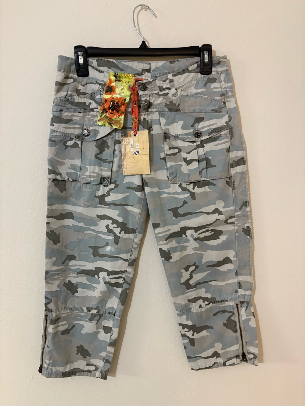Spices & Roses Gray Camo Capri Cargo Pants Zip Hem Y2K Size 4